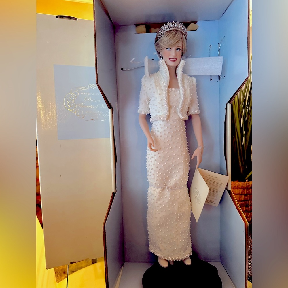 Franklin Mint Vintage - Rare Princess Diana of Wales Collectors Porcelain.